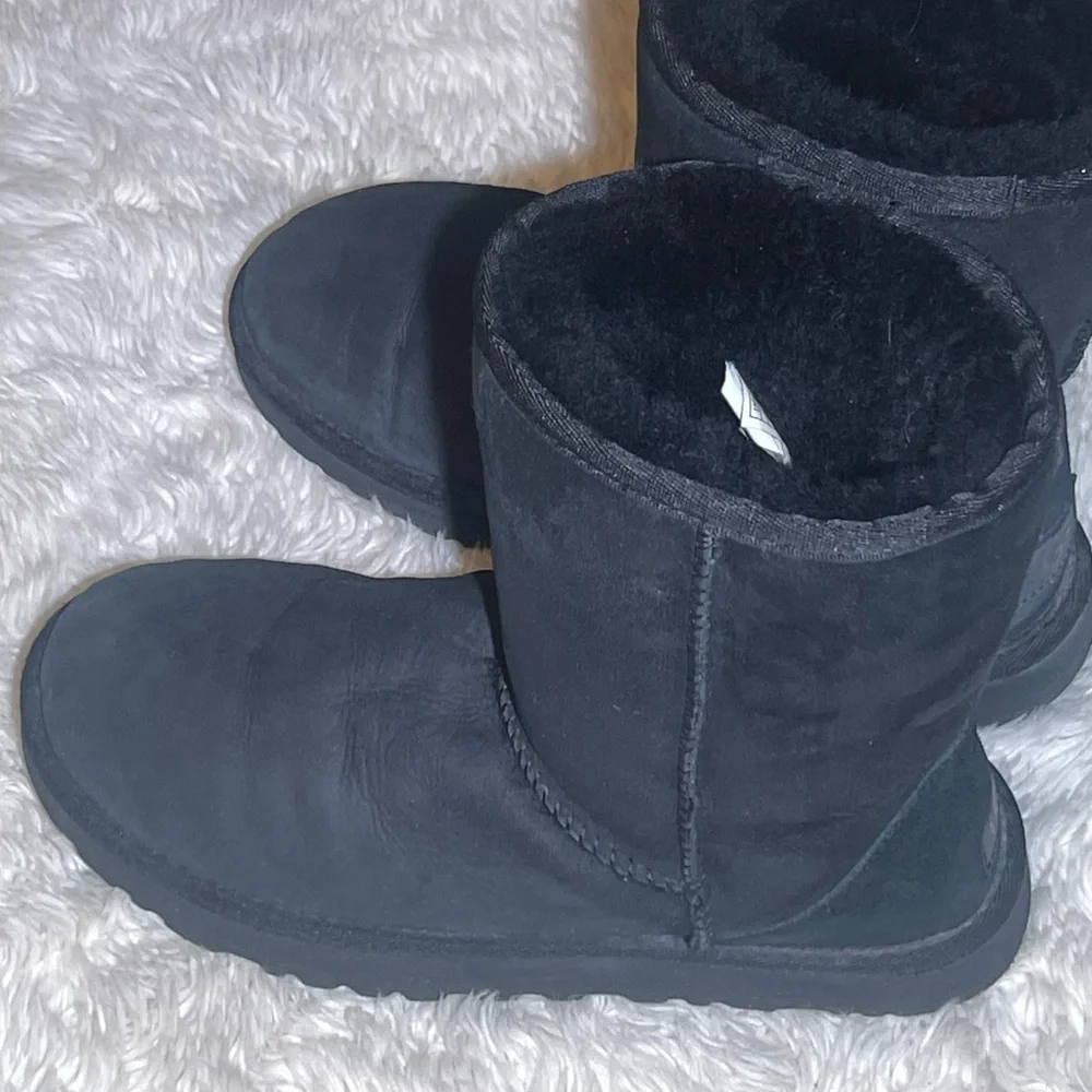 Ugg Women's Black Suede Boots size 7
